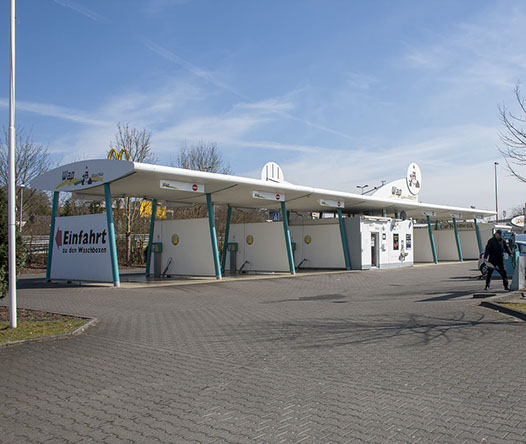 An Ort und Stelle! Einfahrt zur WAP-Waschanlage Rösrath