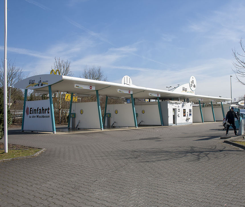 An Ort und Stelle! Einfahrt zur WAP-Waschanlage Rösrath