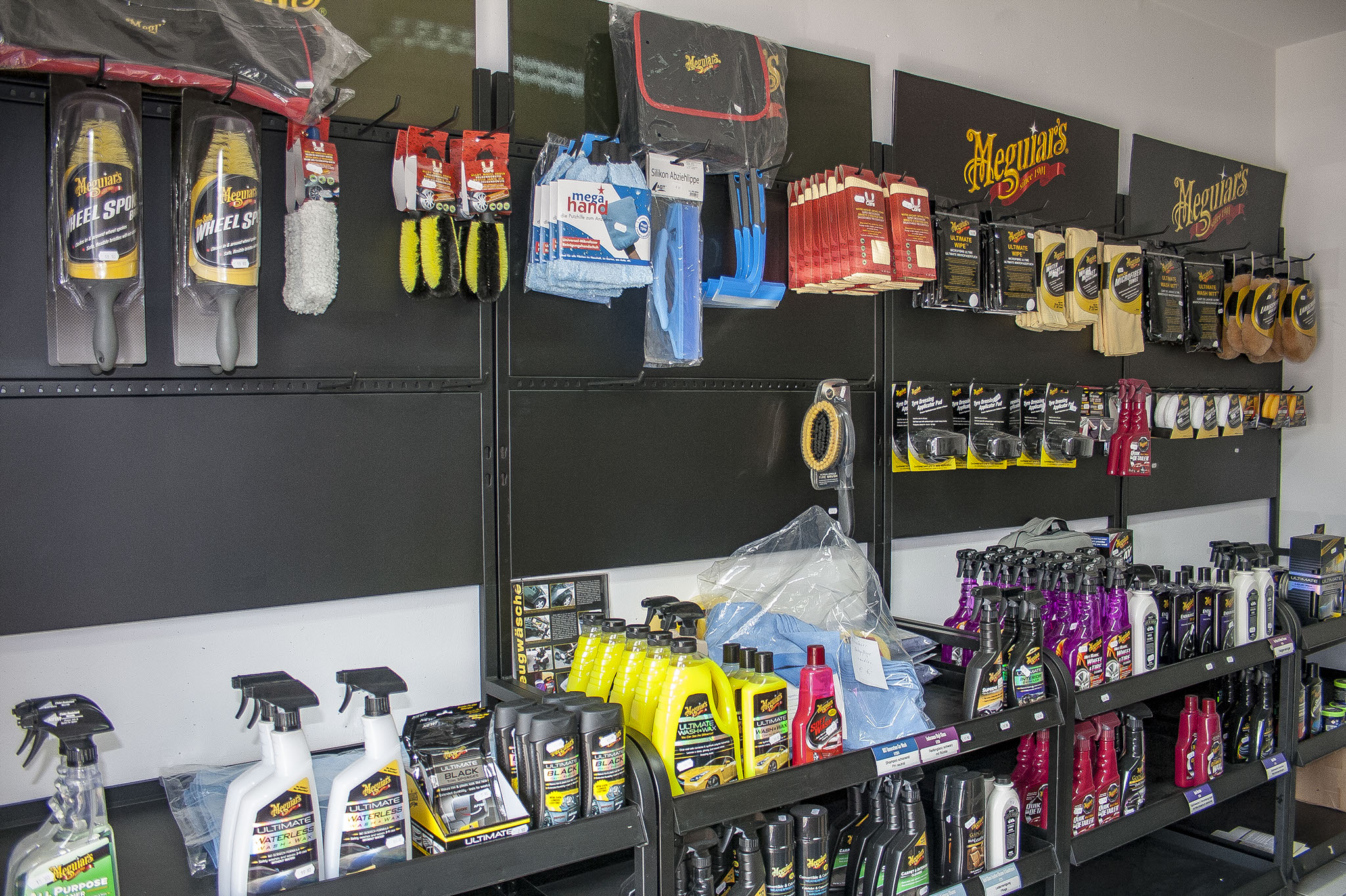 WAP-Waschanlage der Shop mit Markenprodukten zur Fahrzeug-Pflege