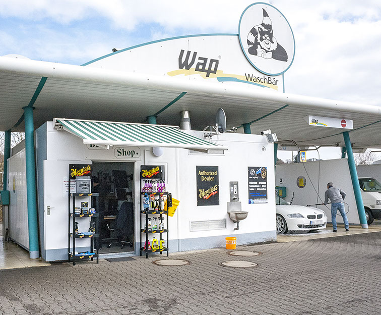 WAP-Waschanlage der Shop mit Markenprodukten zur Fahrzeug-Pflege